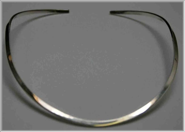 Plain Oval Collar